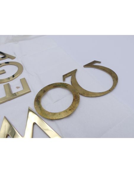 Omega lettres Logo - golden letters