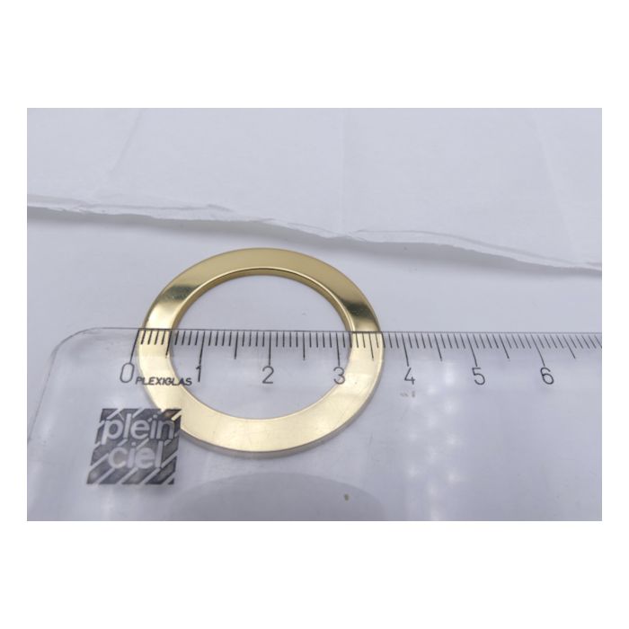 Omega lettres Logo - golden letters