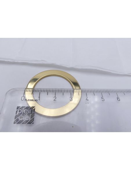 Omega lettres Logo - golden letters