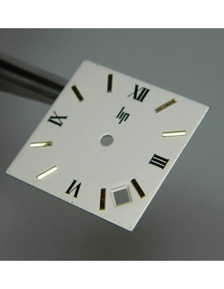 lip cadran carré chiffres romains