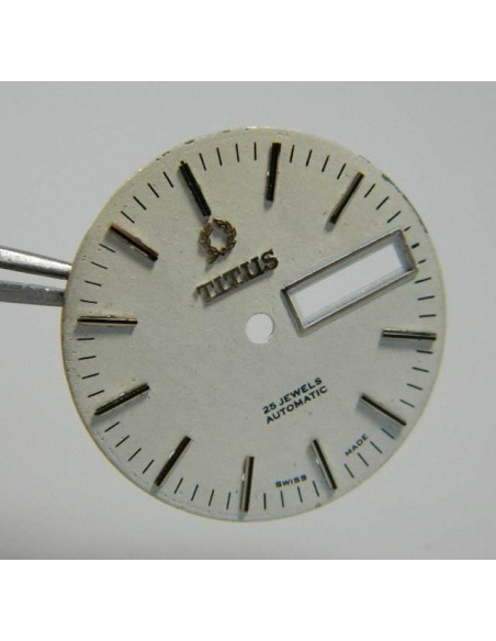 Titus jour/date cadran