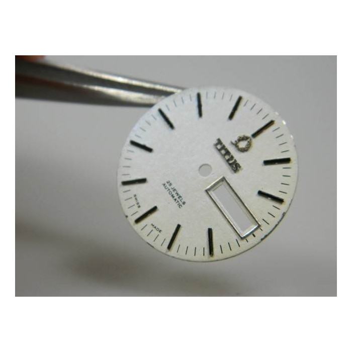 Titus jour/date cadran